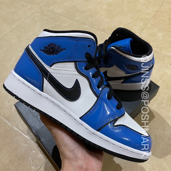 Jordan Shoes - Air Jordan 1 Mid Signal Blue W